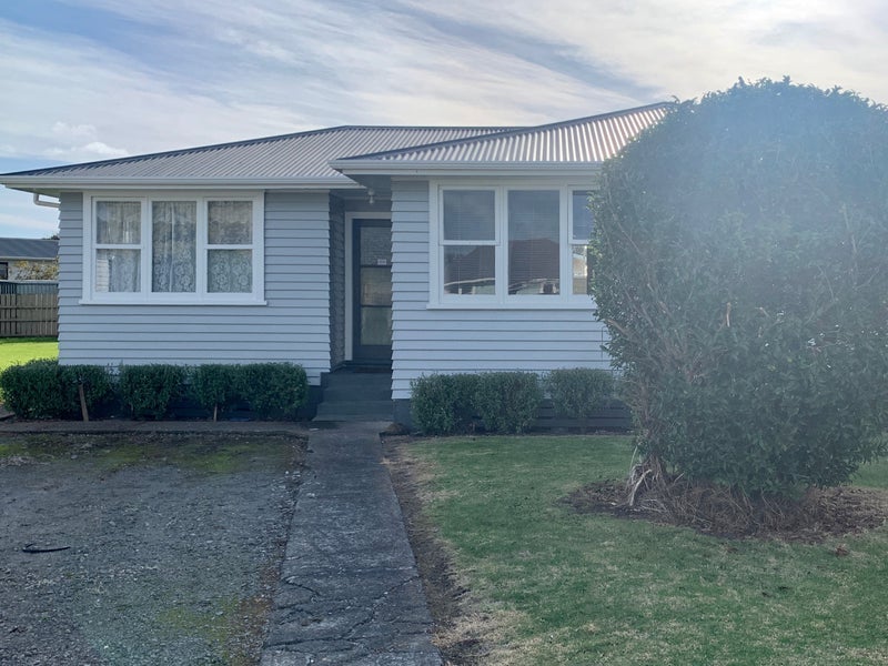 7 Clouston Place, Opunake - Carousel 1