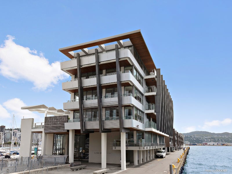 1C/7 Clyde Quay Wharf, Te Aro, Wellington - Carousel 1