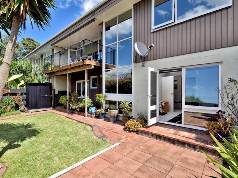 2/30 Castor Bay Road, Castor Bay, Auckland - Carousel 1