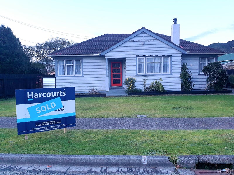1/16 Gibbs Crescent, Wainuiomata, Lower Hutt - Carousel 1