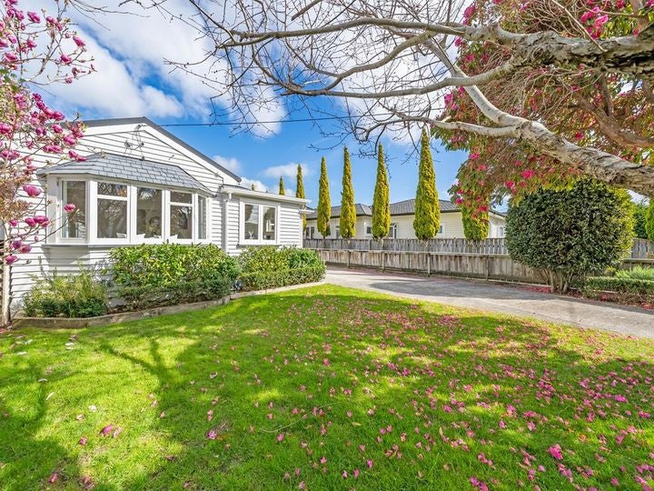 10 Norton Park Avenue, Fairfield, Lower Hutt - Carousel 1