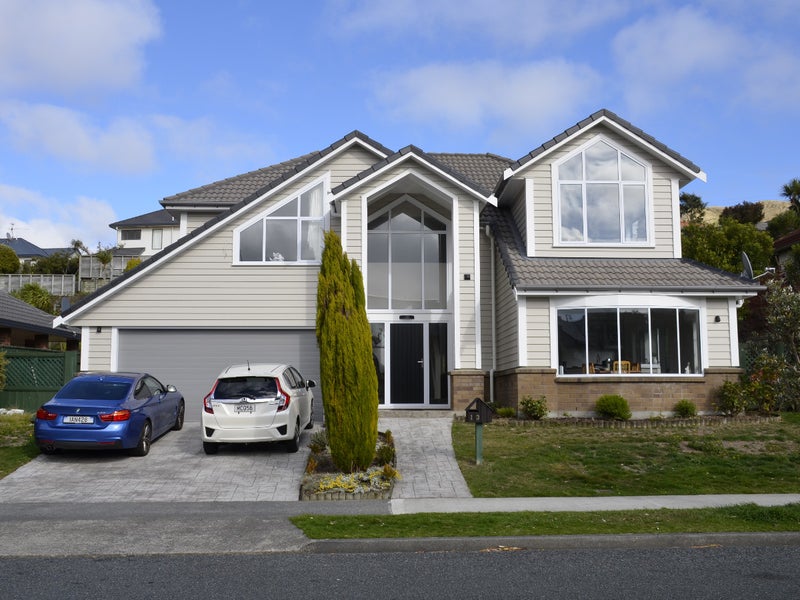 13 Amesbury Drive, Churton Park, Wellington - Carousel 1