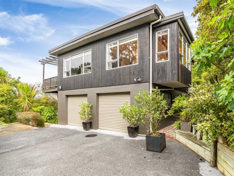 22 Saddleback Rise, Murrays Bay, Auckland - Carousel 1