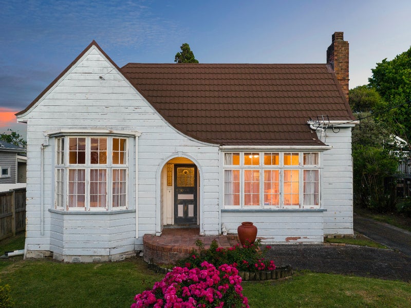 11 Rugby Road, Birkenhead, Auckland - Carousel 1