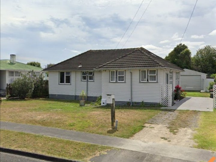 15 Hinemoa Street, Whanganui East, Whanganui - Carousel 1