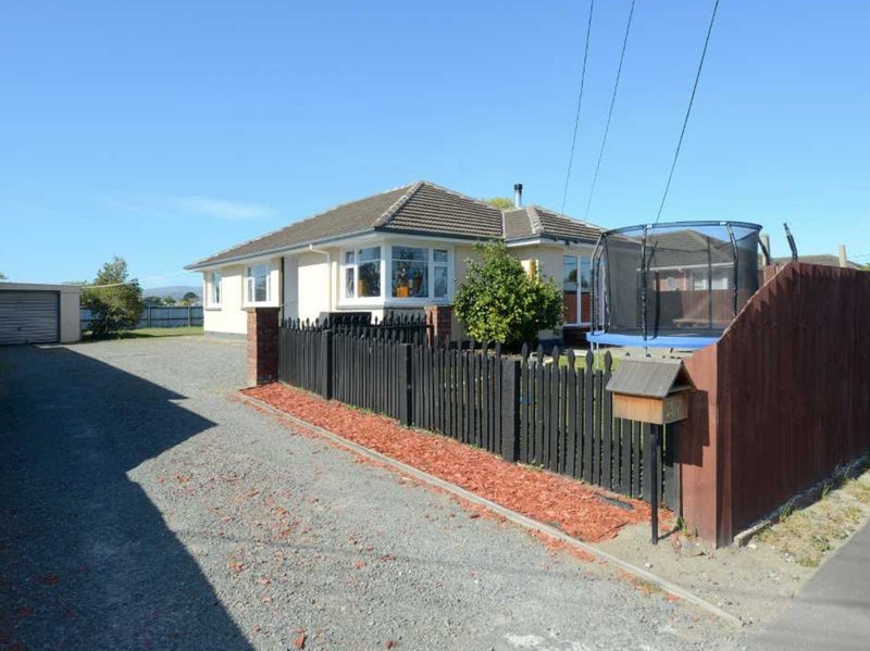 37 Lyndhurst Crescent, Aranui, Christchurch - Carousel 1