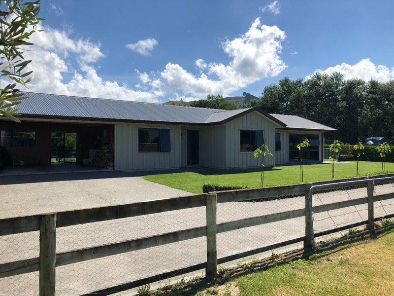 16 Airini Road, Havelock North - Carousel 1