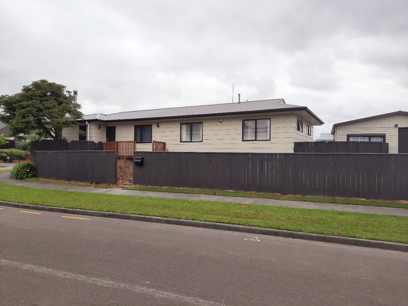 6 Dahlstrom Grove, Kelvin Grove, Palmerston North - Carousel 1