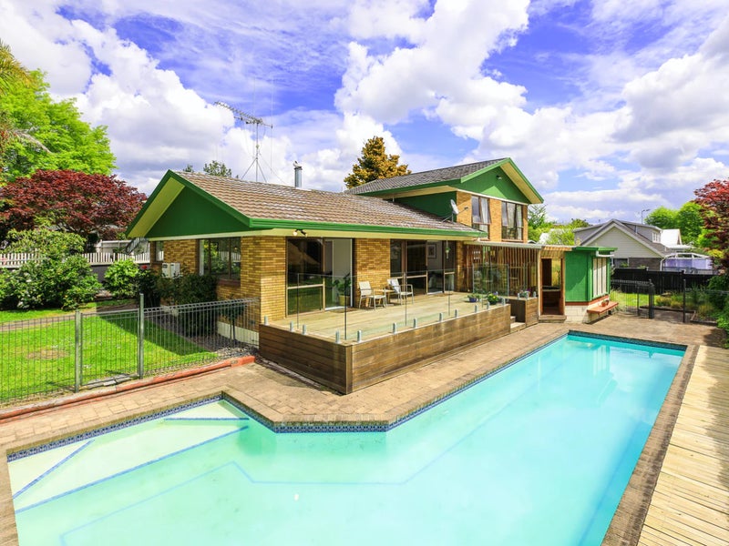 18 Brookview Court, Queenwood, Hamilton - Carousel 1