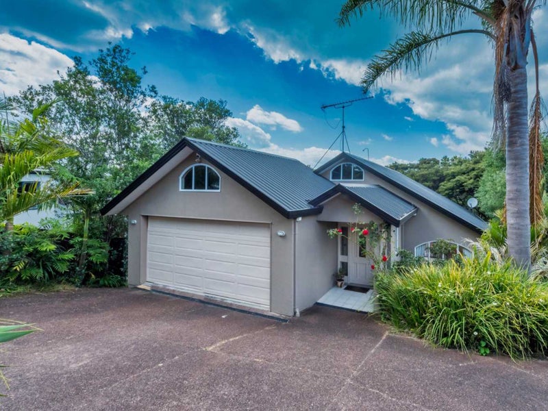 16 Lagoon Way, West Harbour, Auckland - Carousel 1
