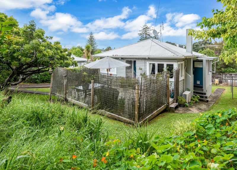 1/87 Beach Road, Mellons Bay, Auckland - Carousel 1