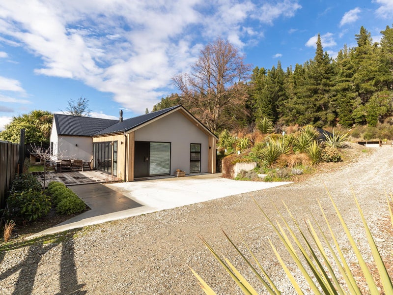 32 Kingan Road, Luggate, Wānaka - Carousel 1