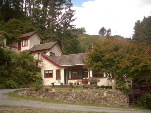 81 Elmslie Road, Pinehaven, Upper Hutt - Carousel 1