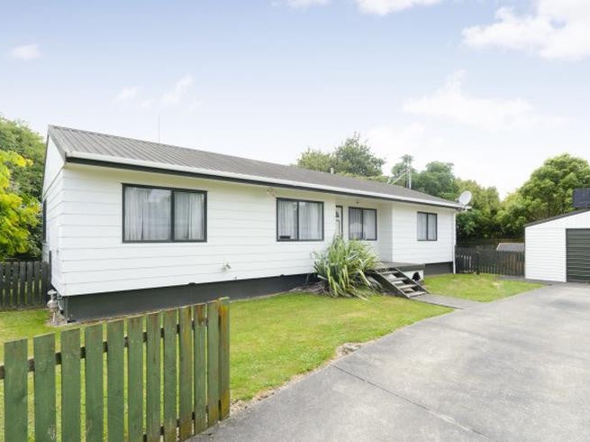 7 Emmerdale Mews, Highbury, Palmerston North - Carousel 1