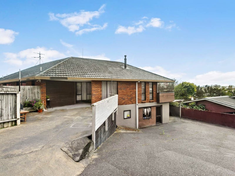 82 Sunnyside Road, Sunnyvale, Auckland - Carousel 1
