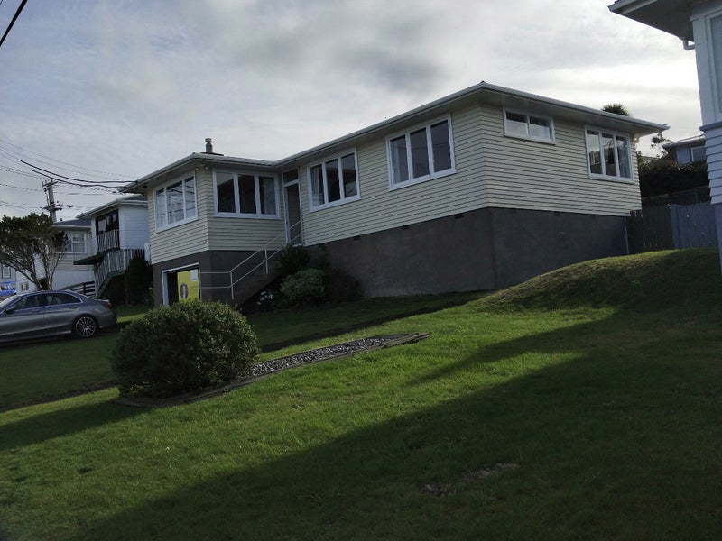 20 Cotswold Crescent, Newlands, Wellington - Carousel 1