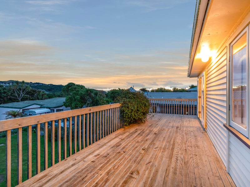 7 Bay Drive, Titahi Bay, Porirua - Carousel 1