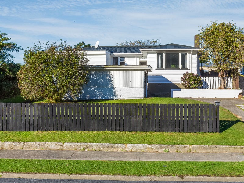 142 Mungavin Avenue, Ranui, Porirua - Carousel 1