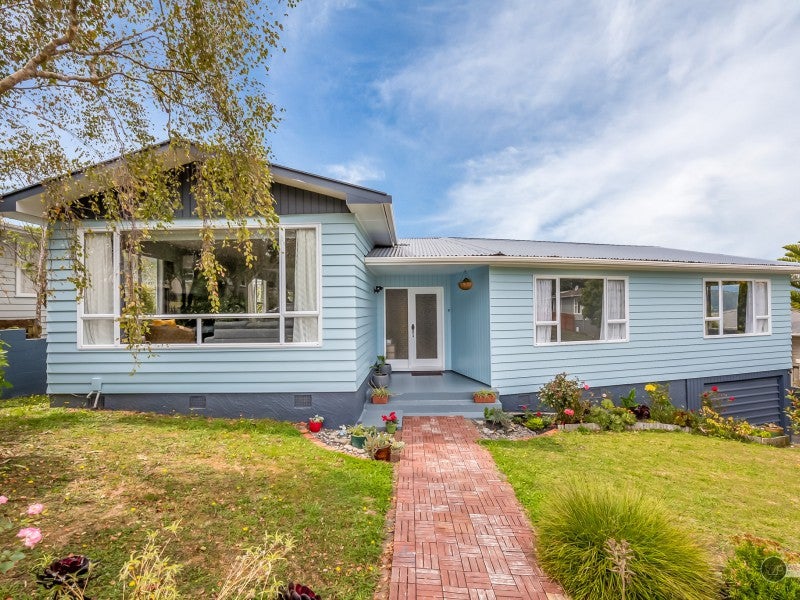 8 Cedar Street, Maungaraki, Lower Hutt - Carousel 1