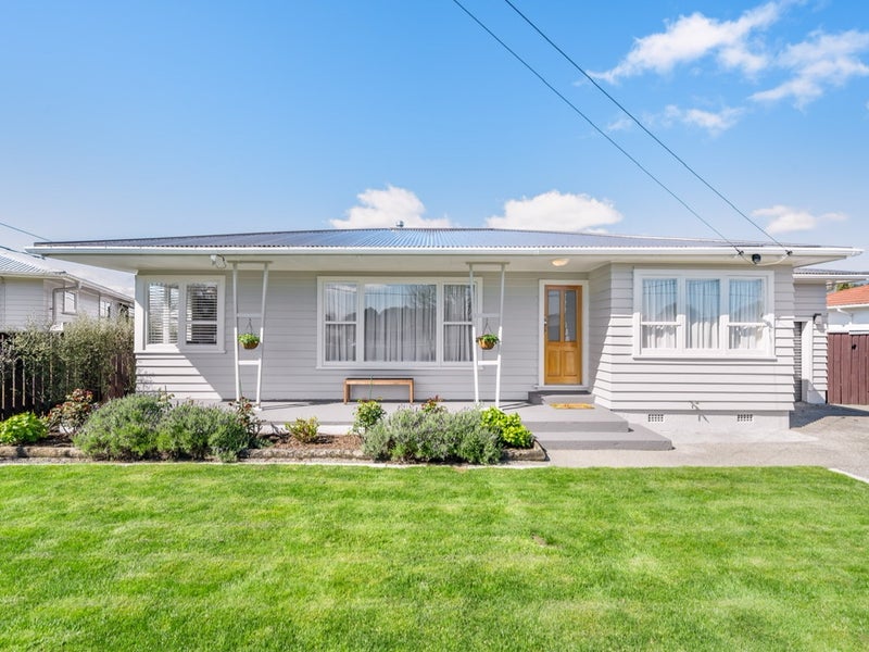 18 Charles Street, Clouston Park, Upper Hutt - Carousel 1
