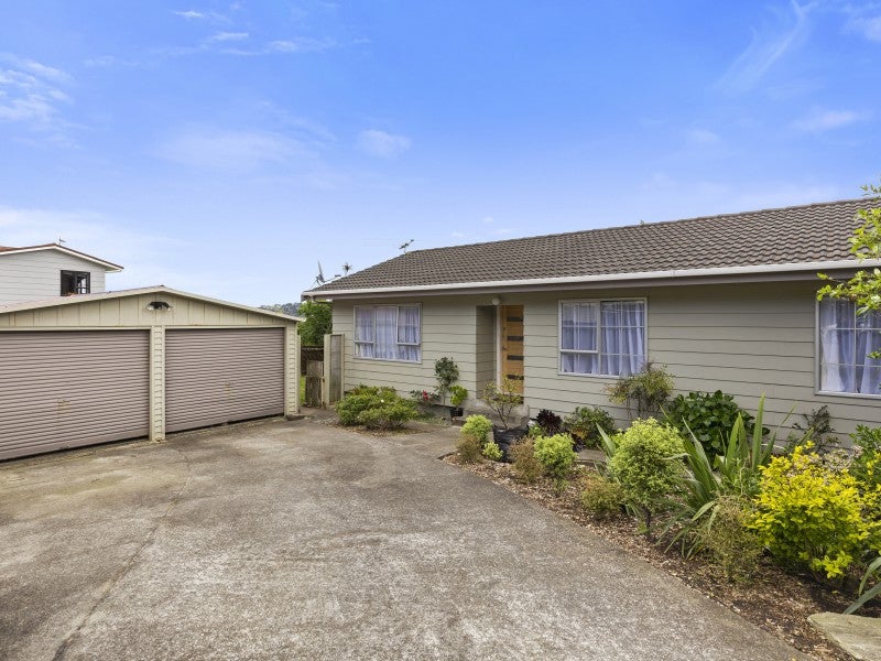 10 Becks Close, Kelson, Lower Hutt - Carousel 1