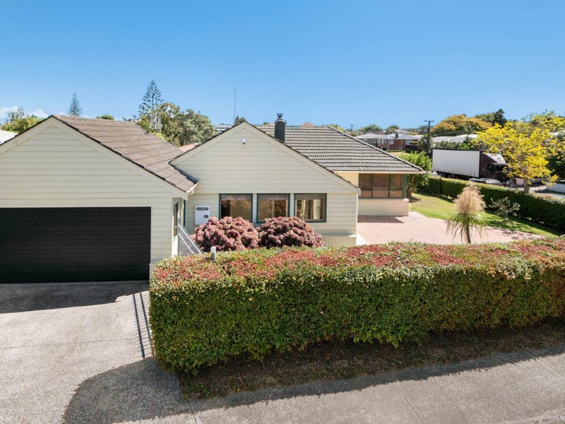 10 Tampin Road, Hillpark, Auckland - Carousel 1