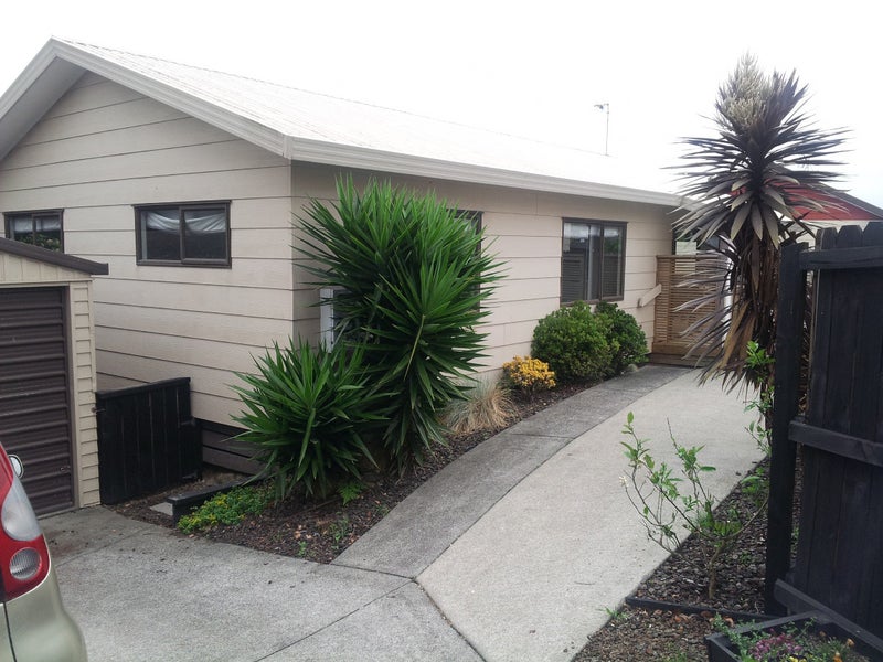 2/10 Kirklow Place, Goodwood Heights, Auckland - Carousel 1