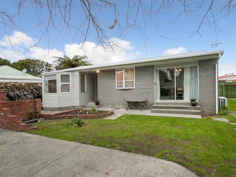 2/9 Trevethick Grove, Woburn, Lower Hutt - Carousel 1