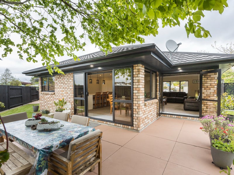 2 Henley Court, Highbury, Palmerston North - Carousel 1