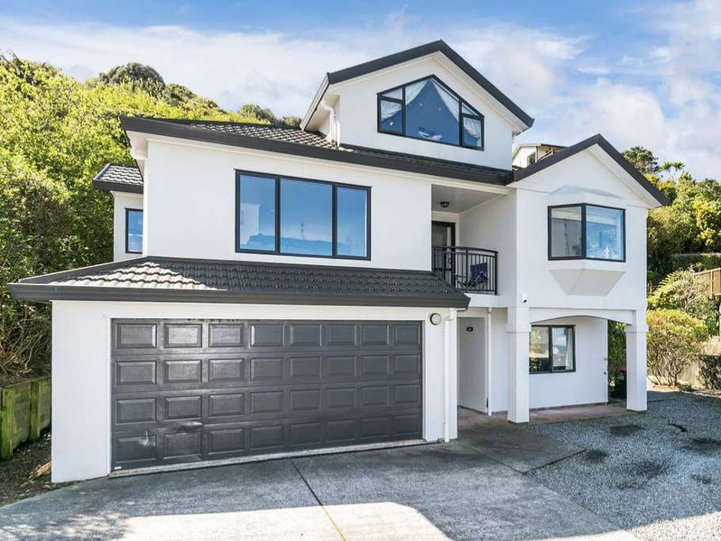 39 Dress Circle, Newlands, Wellington - Carousel 1