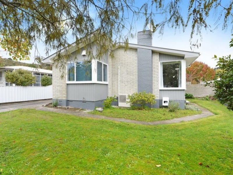 4 Prestige Place, Maoribank, Upper Hutt - Carousel 1