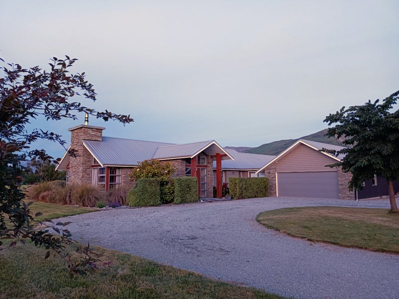 5 Paterson Drive, Wanaka - Carousel 1