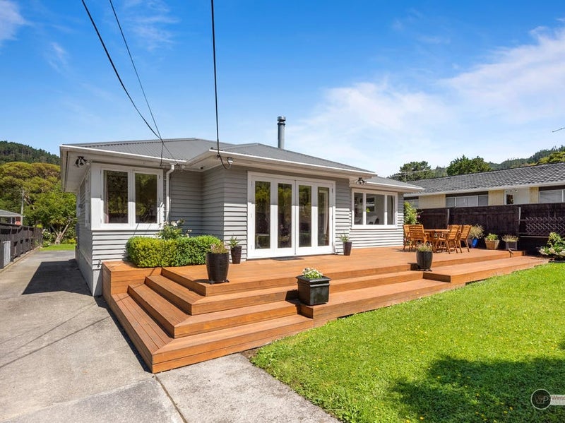 11 Pinehaven Road, Pinehaven, Upper Hutt - Carousel 1