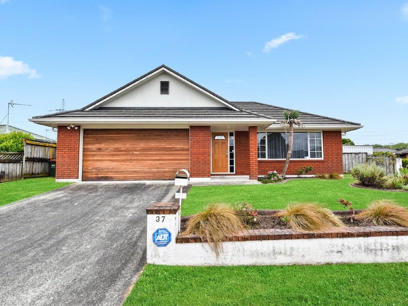 37 Nottingham Drive, Hamilton East, Hamilton - Carousel 1