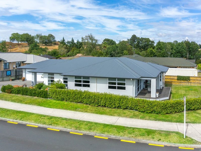 99 Dixon Road, Glenview, Hamilton - Carousel 1