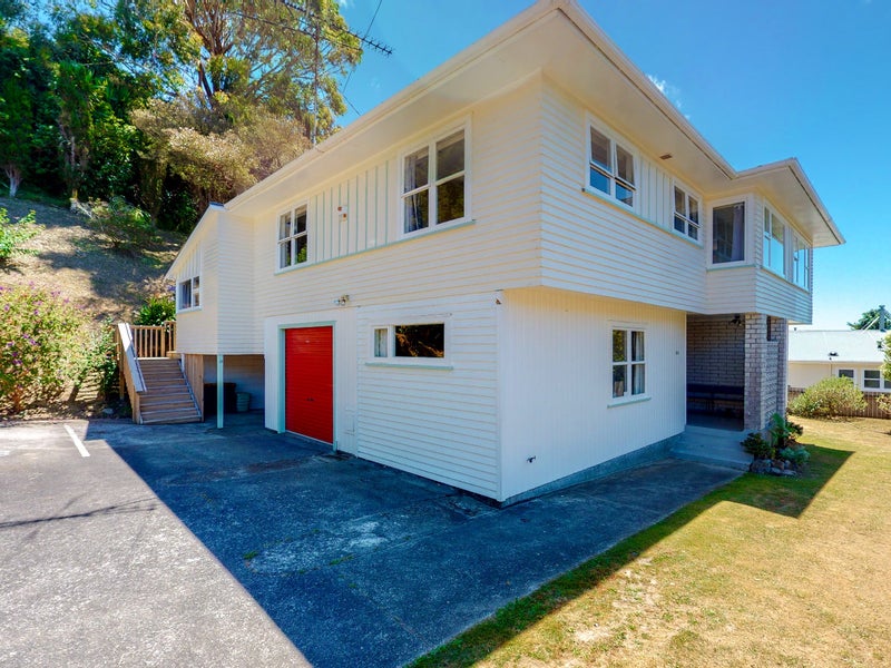 38 Pembroke Street, Tawa, Wellington - Carousel 1