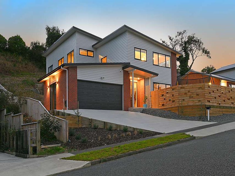 30 King Charles Drive, Kingsley Heights, Upper Hutt - Carousel 1