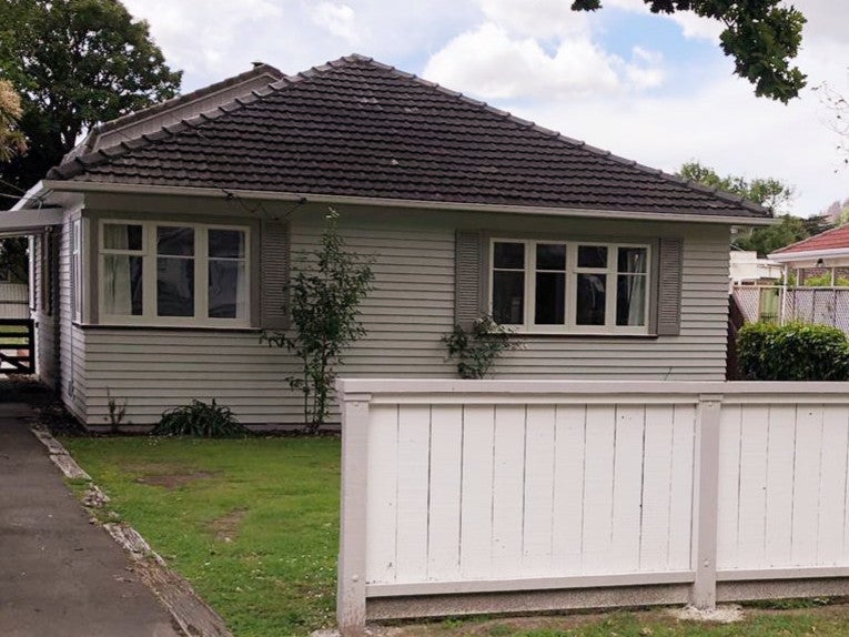 25 Hine Road, Wainuiomata, Lower Hutt - Carousel 1