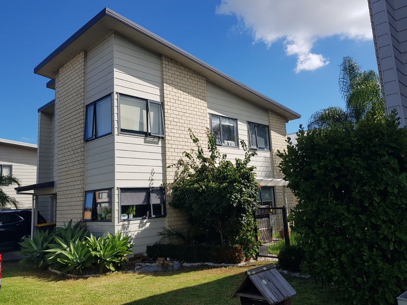 20 Clarrie Wills Way, Otara, Auckland - Carousel 1