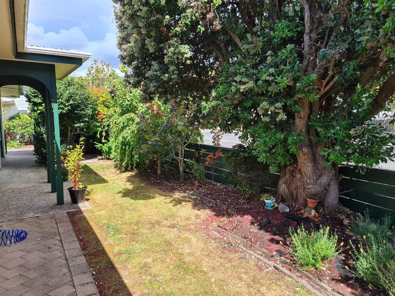 1/231 WATERLOO RD, Hutt Central, Lower Hutt - Carousel 1