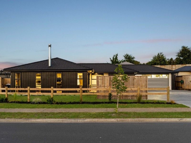 1 Whakaturou Crescent, Pyes Pa, Tauranga - Carousel 1
