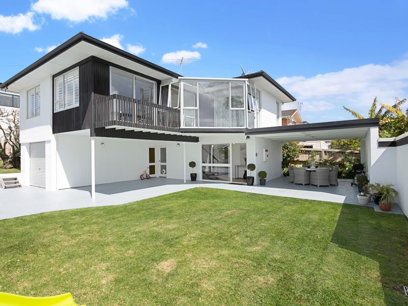 1 Mirwill Road, Rothesay Bay, Auckland - Carousel 1