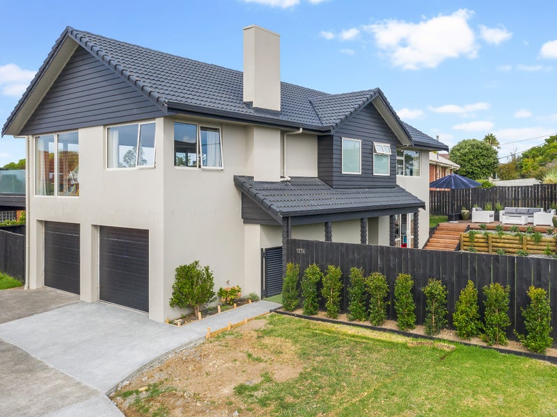 2/127 Churchill Road, Rothesay Bay, Auckland - Carousel 1