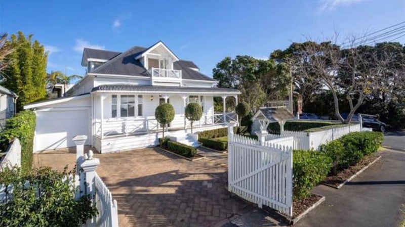 6 Richmond Avenue, Northcote Point, Auckland - Carousel 1