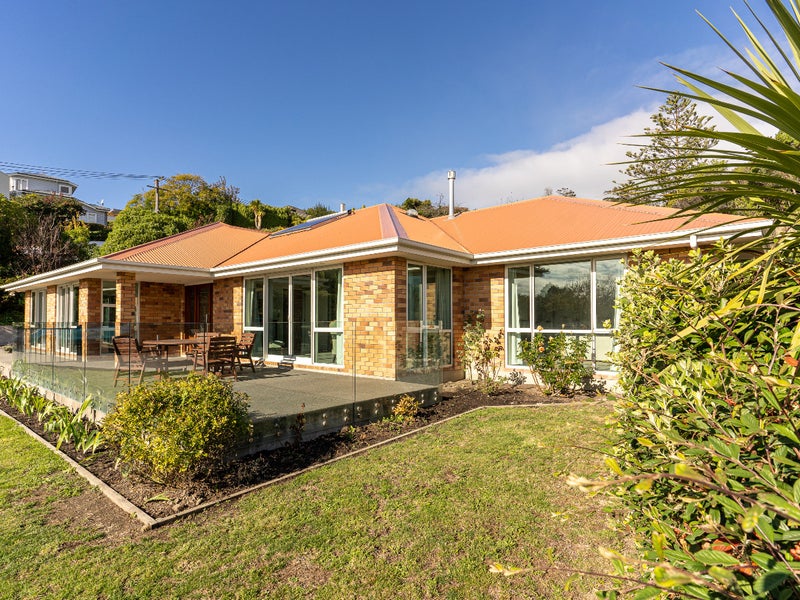 18 St Andrews Hill Road, Mount Pleasant, Christchurch - Carousel 1