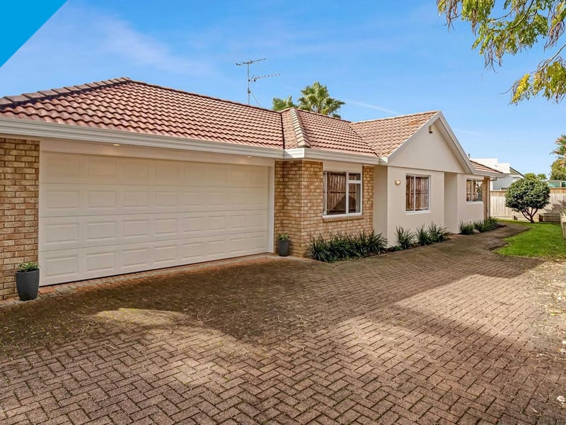 17 Bridgehead Cove, West Harbour, Auckland - Carousel 1