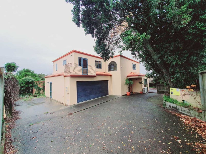 2/102 Forrest Hill Road, Forrest Hill, Auckland - Carousel 1