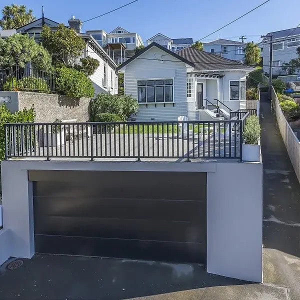 18 Rewa Road, Hataitai, Wellington - Carousel 1