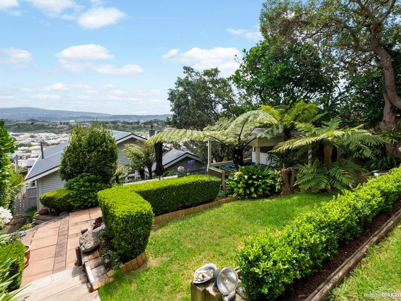 33 Townsend Road, Miramar, Wellington - Carousel 1