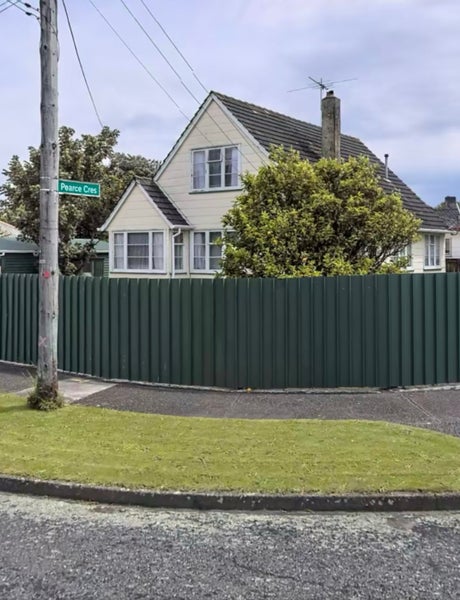 1/32 Pearce Crescent, Taita, Lower Hutt - Carousel 1